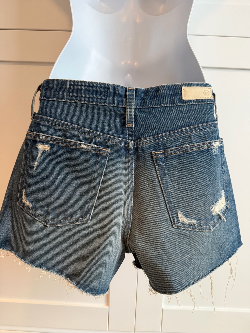 AG Alexxis High Rise Wedgie Distressed Shorts Womens 26R Medium Wash Raw Hem - Picture 2 of 13